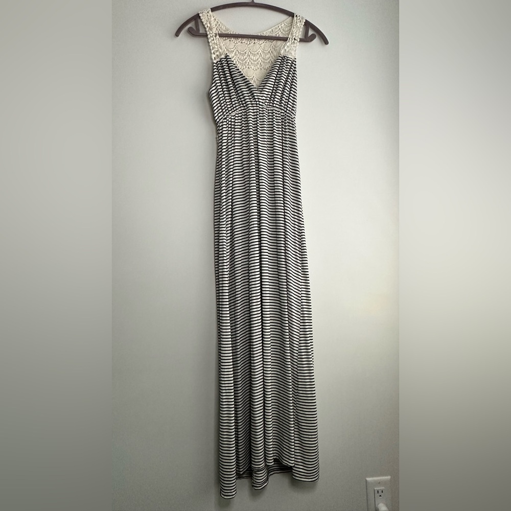 Promesa Thin Black & White Horizontal Stripes and Crochet Lace Maxi Dress S